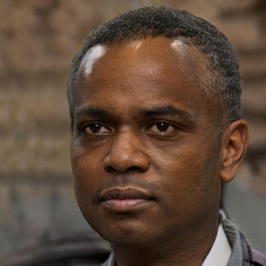 Portrait de Marc Delorme, conseiller en stratégie financière